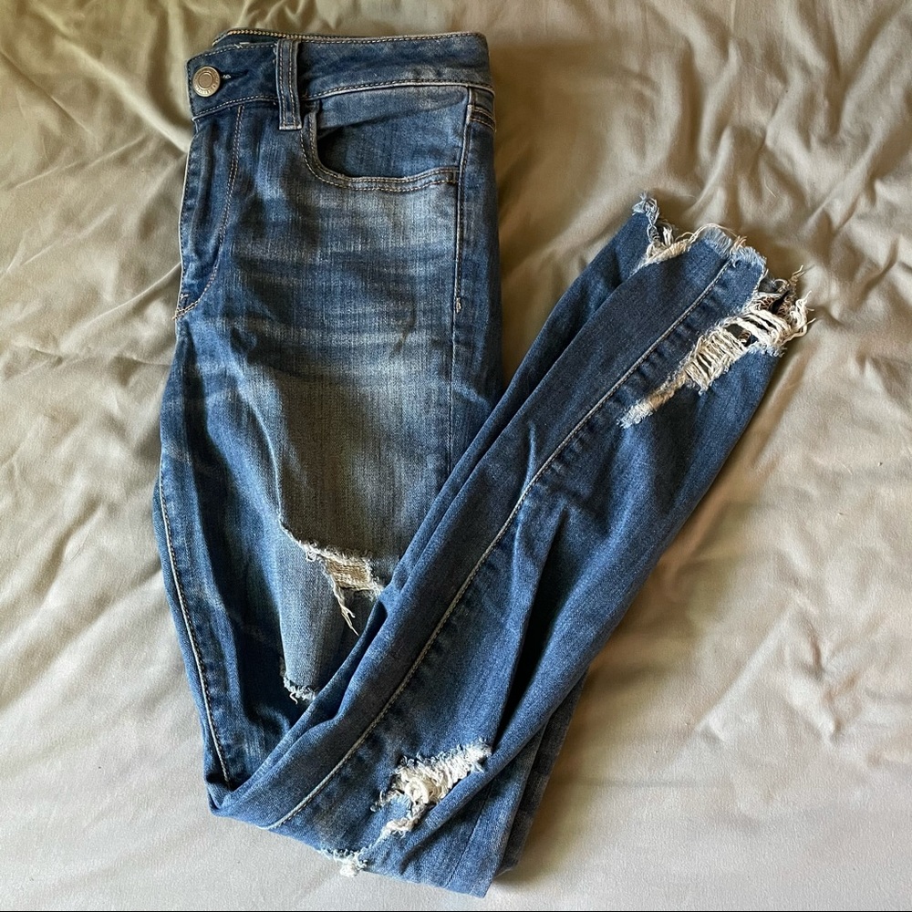 SOLD ON MERC 🌿 AE Hi-Rise Distressed Jeggings